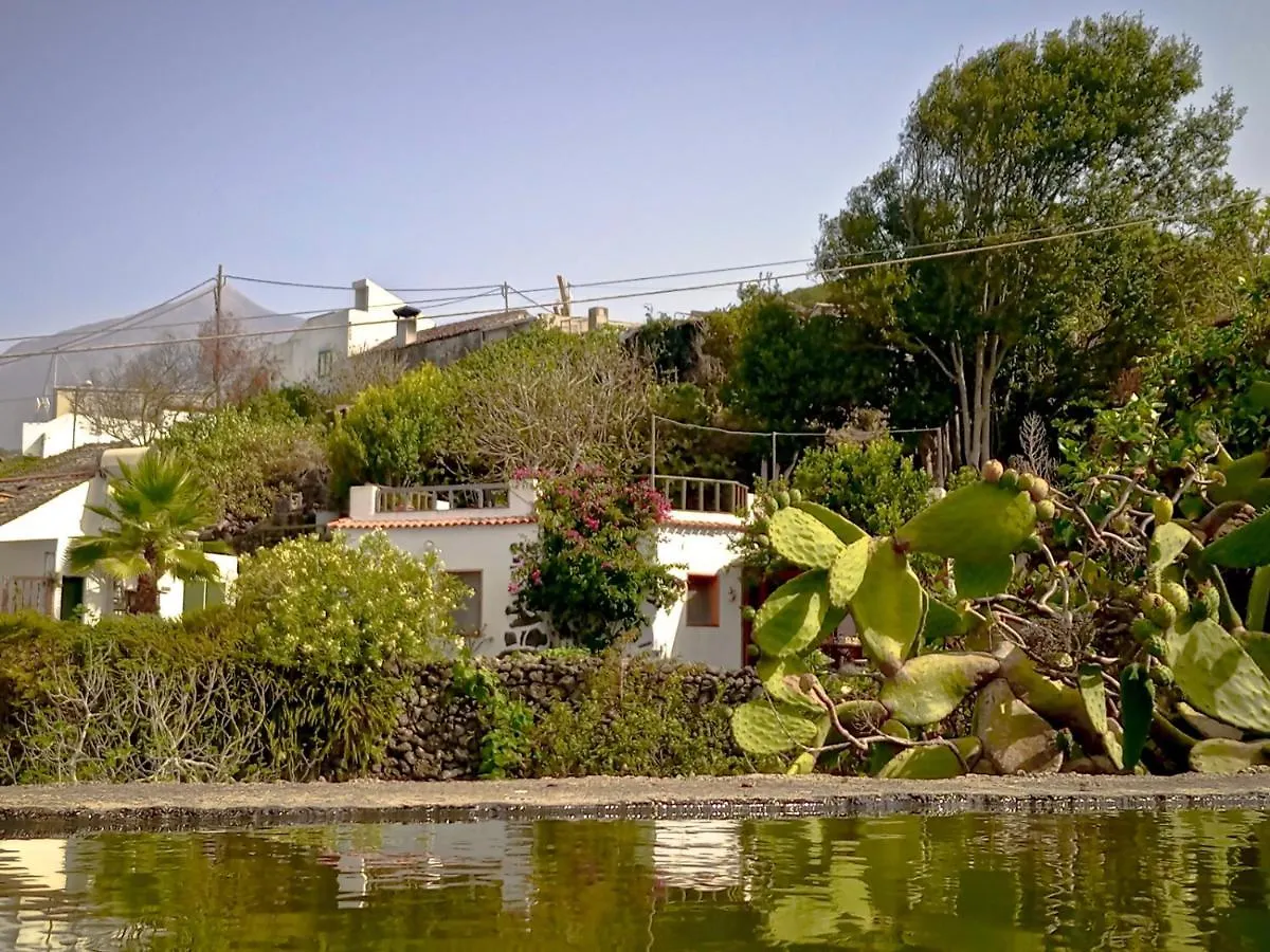 Casa Primavera Genoves 0*,